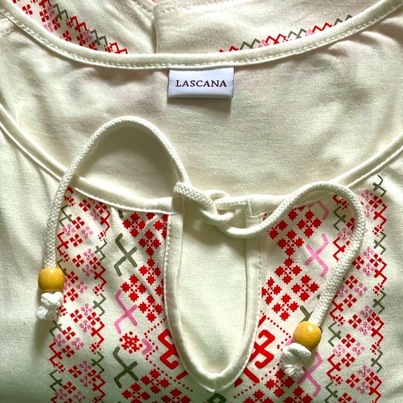 LASCANA,  White and Red Embroidered look. (Stamps) fresh blouse. - Picture 9 of 9